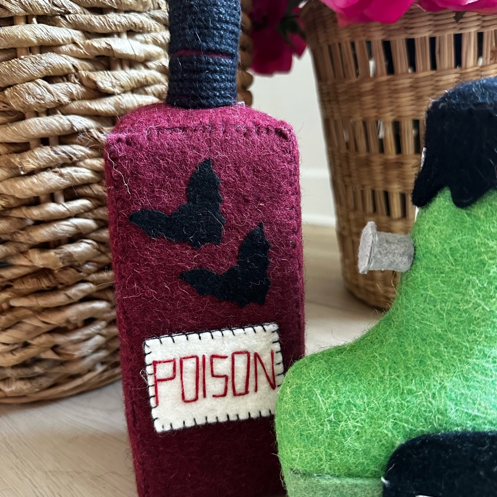 Halloween poison bottles felt decoration hocus Pocus - Picture 3 of 15